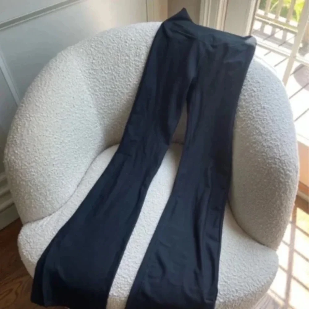 Your Personal Best YPB sculptLUX Flare Legging in black Women size XS Short - Picture 4 of 5